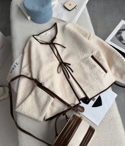 Išskirtinio dizaino megztinis