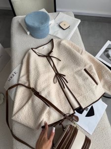 Išskirtinio dizaino megztinis