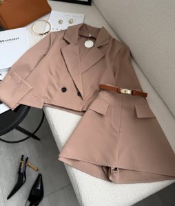 Dviejų dalių kostiumėlis