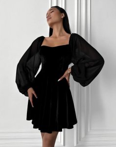 Išskirtinio dizaino suknelė