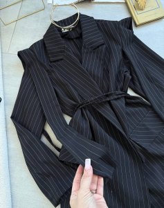 Išskirtinio dizaino švarkas