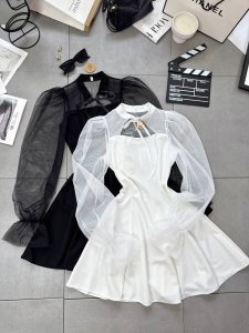 Suknelė ( balta spalva )