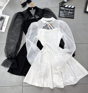 Suknelė ( balta spalva )