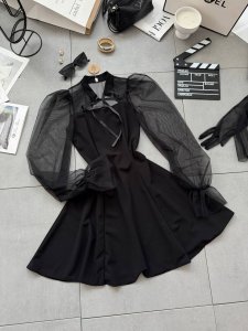 Išskirtinio dizaino suknelė