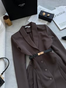 Išskirtinio dizaino suknelė