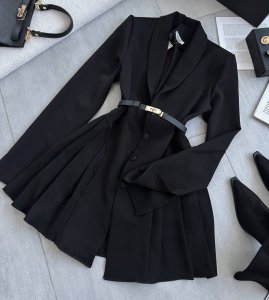 Išskirtinio dizaino suknelė