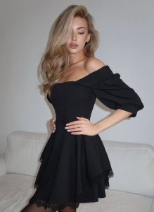 Išskirtinio dizaino suknelė