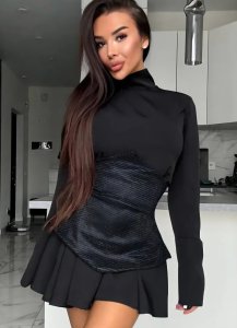 Išskirtinio dizaino suknelė