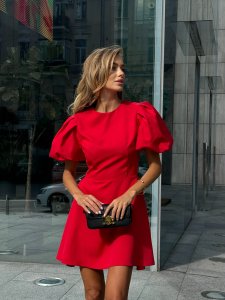 Išskirtinio dizaino suknelė