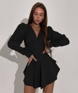 Išskirtinio dizaino suknelė