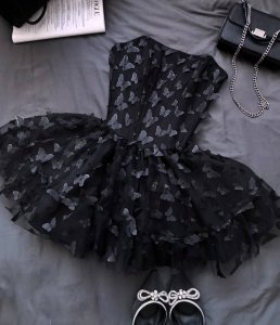 Išskirtinio dizaino suknelė