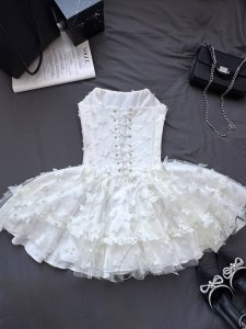 Išskirtinio dizaino suknelė