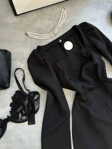 Išskirtinio dizaino suknelė