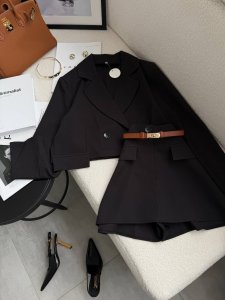 Dviejų dalių kostiumėlis