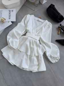 Išskirtinio dizaino suknelė