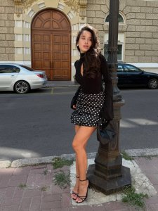 Taškuotas sijonas