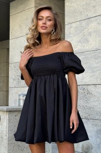 Suknelė atvirais pečiais